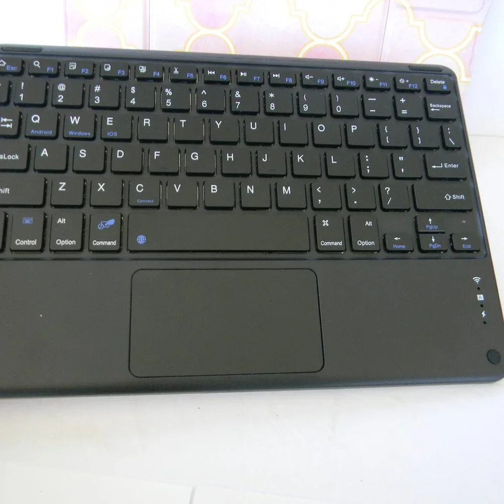 NEW AIR EXEC KEYBOARD & CASE (PINK/GOLD TILE PRINT) FOR IPAD 10